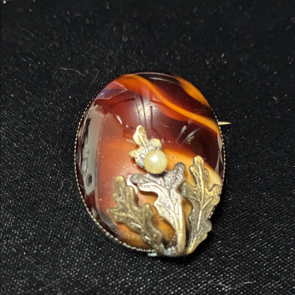 Vintage Brown streaked Brooch with Pearl Accent